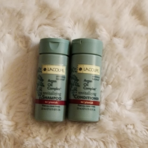 Hair & Skin Care Travel Products Pack - Picture 3 of 5